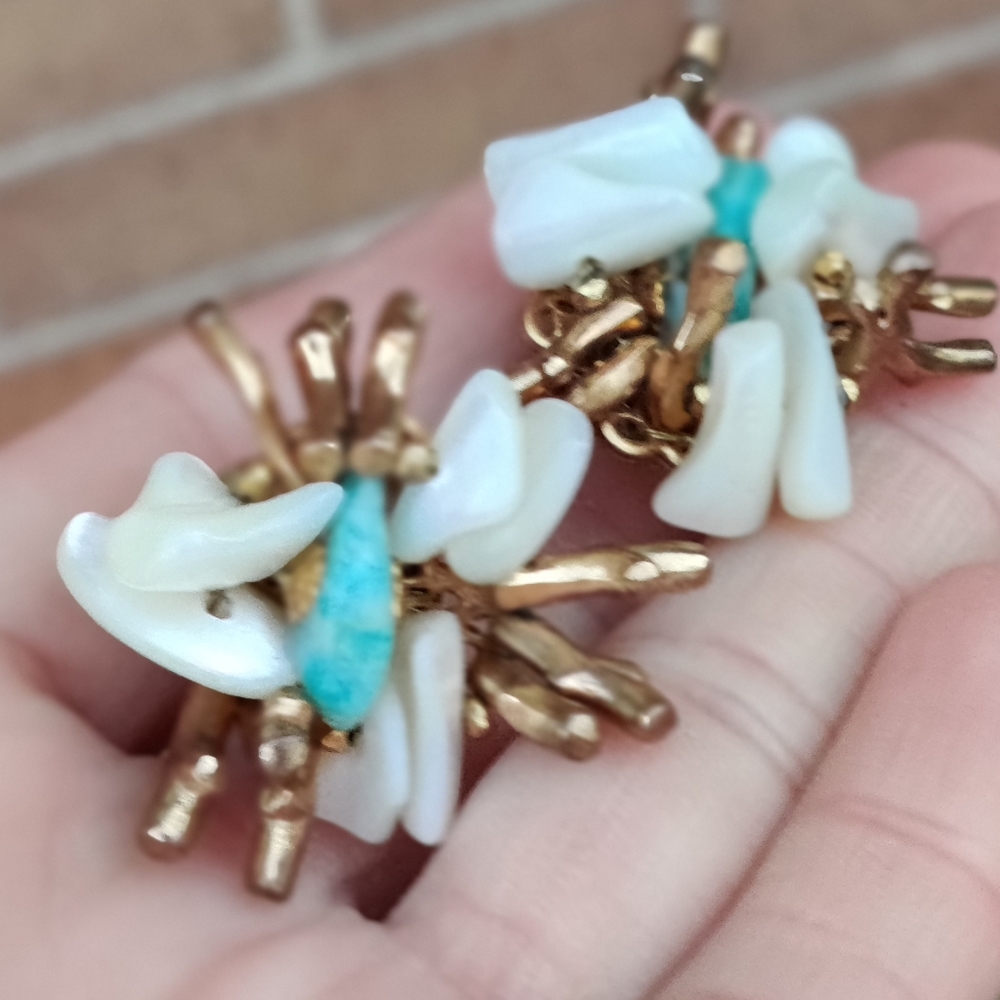 Vintage Miriam Haskell mother of pearl and amazonite coral branch earrings - Picture 7 of 13